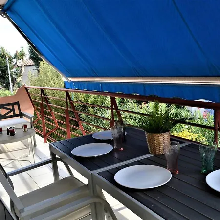 Renove 1 A Cavalaire, Proche Plage, Climatise Avec Parking - Fr-1-226b-107